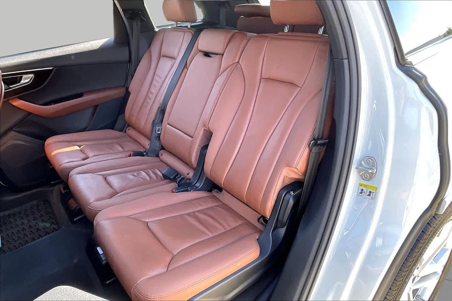 Used 2023 Audi Q7 2.0T Premium w/ Towing Package AWD/4WD image 21
