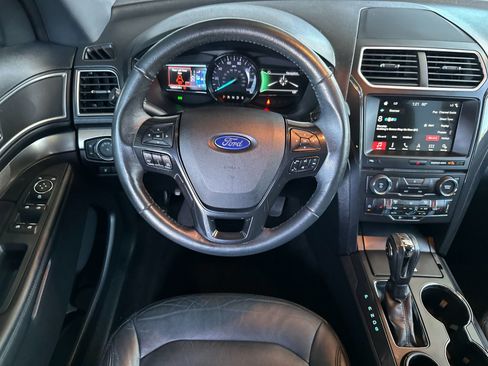 Used 2018 Ford Explorer XLT w/ Equipment Group 202A FWD image 15