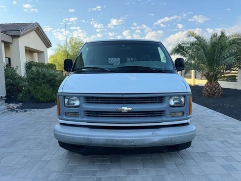 Used 2000 Chevrolet Express 2500 RWD image 5