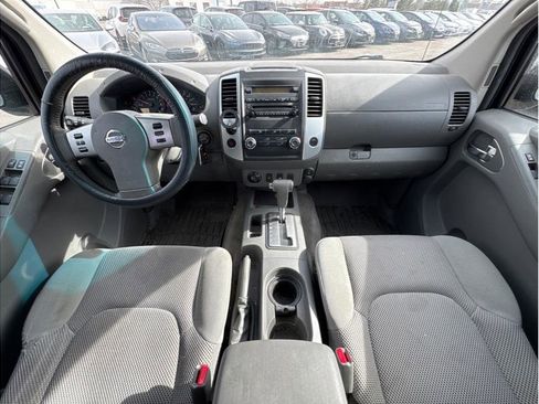 Used 2011 Nissan Frontier SV w/ SV Premium Utility Pkg image 4