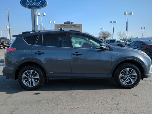 Used 2017 Toyota RAV4 XLE image 2