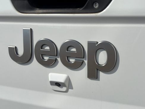 Used 2022 Jeep Gladiator Overland w/ Popular Equipment Package image 27