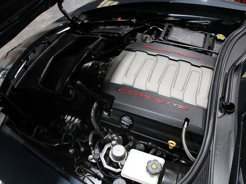 Used 2019 Chevrolet Corvette Stingray Coupe w/ Carbon Flash Badge Package RWD image 29