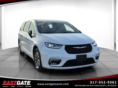 Used 2023 Chrysler Pacifica Touring-L image 1