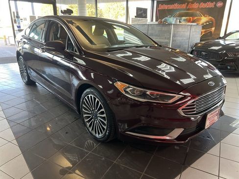 Used 2018 Ford Fusion SE w/ Fusion SE Technology Package image 4