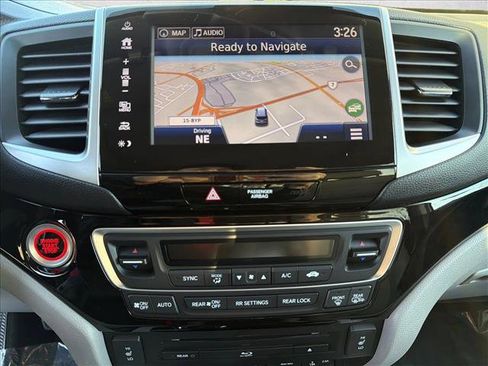 Used 2018 Honda Pilot Touring image 19