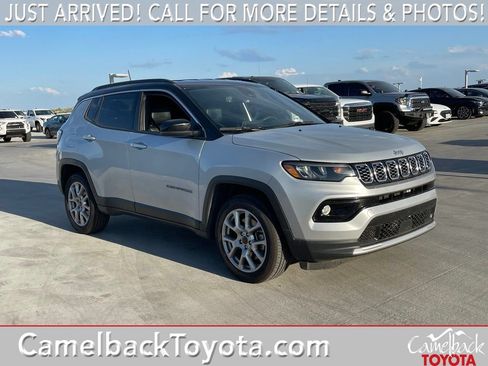 Used 2025 Jeep Compass Limited AWD/4WD image 1