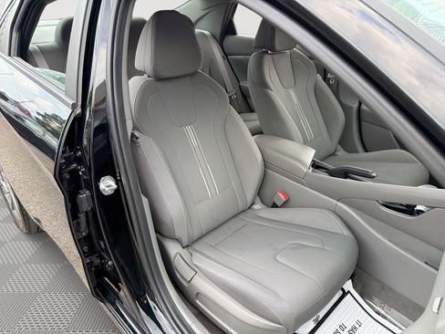 Used 2024 Hyundai Elantra SEL FWD image 27