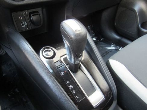 Used 2020 Nissan Versa SV image 43
