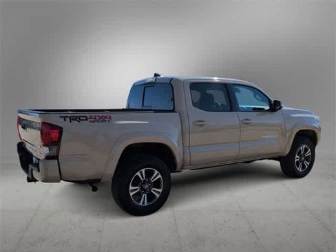 Used 2019 Toyota Tacoma TRD Sport image 8