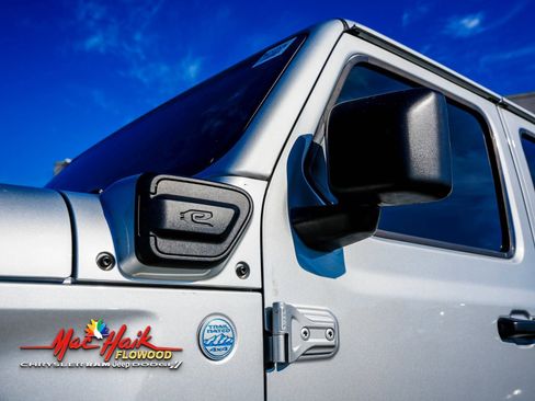 Used 2022 Jeep Wrangler Unlimited Sahara image 3