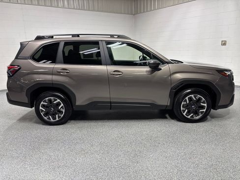 Used 2025 Subaru Forester Premium AWD/4WD image 8