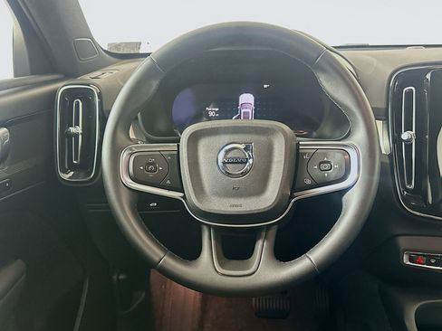 Used 2025 Volvo XC40 B5 Core AWD/4WD image 18