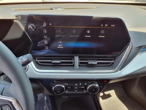 New 2025 Chevrolet Trax LT w/ Driver Confidence Package image 10
