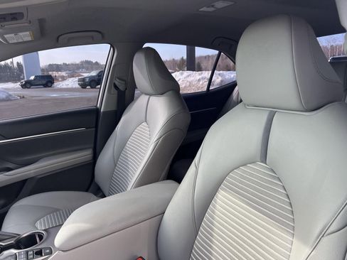 Used 2024 Toyota Camry SE image 2