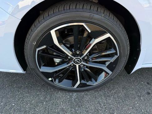 New 2025 Nissan Altima 2.5 SR image 9