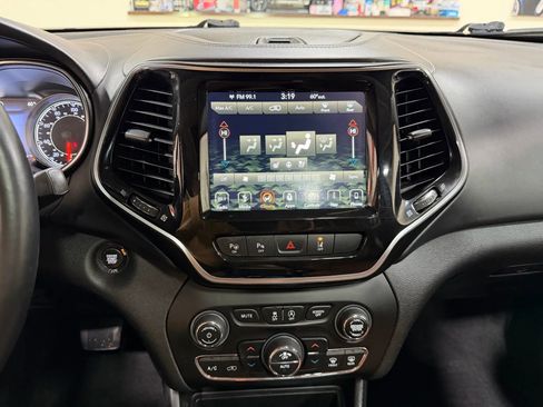 Used 2019 Jeep Cherokee Overland w/ Technology Group image 45