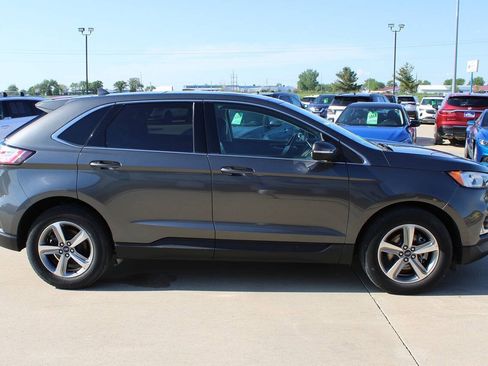Used 2020 Ford Edge SEL w/ Convenience Package FWD image 4
