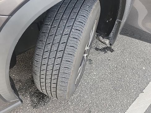 Used 2021 Toyota Highlander XLE image 7