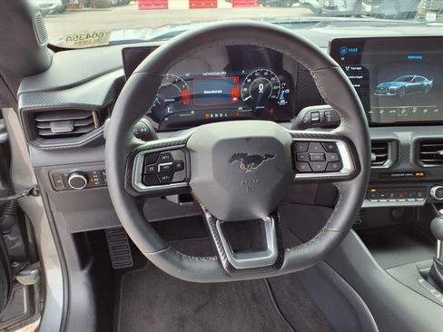 Used 2025 Ford Mustang Coupe image 16