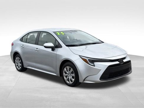 Used 2026 Toyota Corolla LE FWD image 5