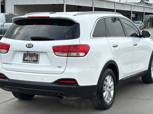 Used 2018 Kia Sorento LX image 5