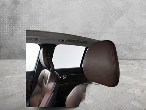 Used 2020 Volvo XC90 T6 Momentum AWD/4WD image 4