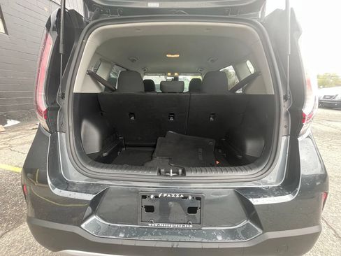 Used 2025 Kia Soul LX w/ LX Technology Package FWD image 5