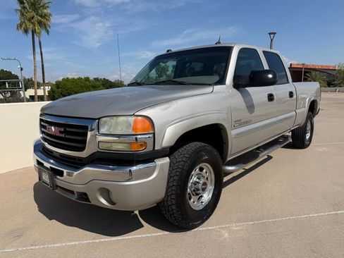 Used 2005 GMC Sierra 2500 SLT w/ Heavy-Duty Power Package image 4