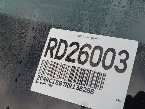 Certified 2024 Chrysler Pacifica Touring-L image 25