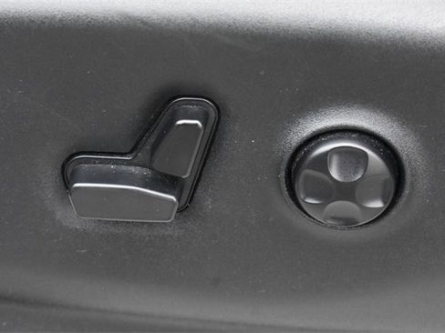 Used 2017 Chrysler Pacifica Touring-L w/ Tire & Wheel Group image 21