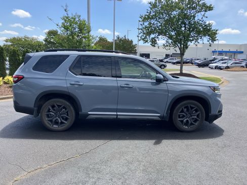 Used 2024 Honda Pilot Touring image 13
