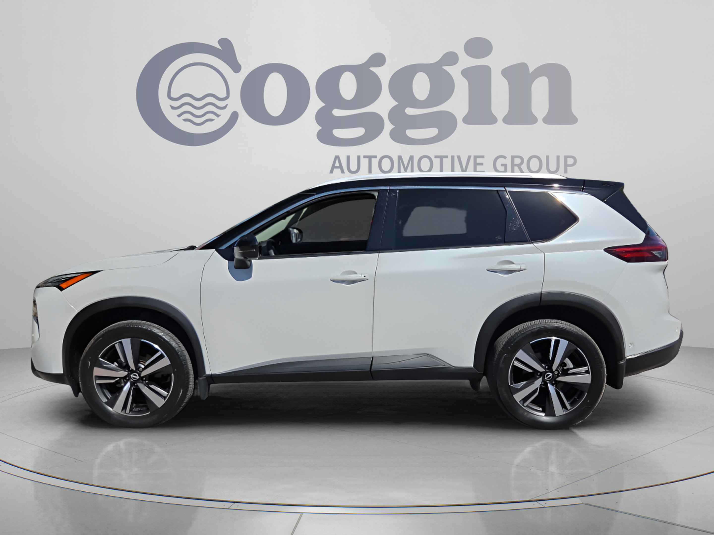 Used 2024 Nissan Rogue SL FWD image 2