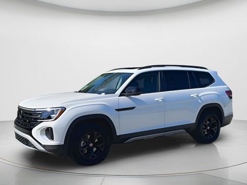 New 2026 Volkswagen Atlas Peak Edition image 4