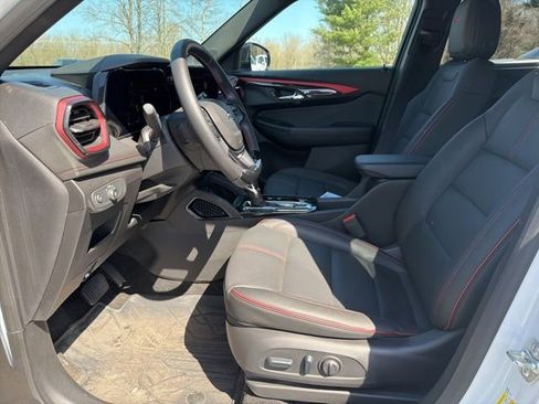 Used 2025 Chevrolet TrailBlazer RS AWD/4WD image 18