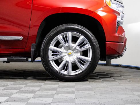 Used 2024 Chevrolet Silverado 1500 High Country w/ High Country Premium Package image 44