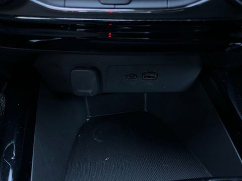 Used 2025 Chevrolet Trax LT image 23