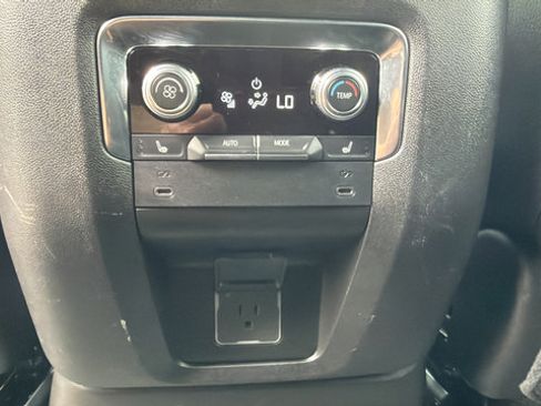 Used 2025 GMC Yukon XL Denali AWD/4WD image 19