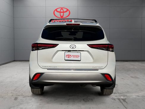 Used 2023 Toyota Highlander Platinum image 4