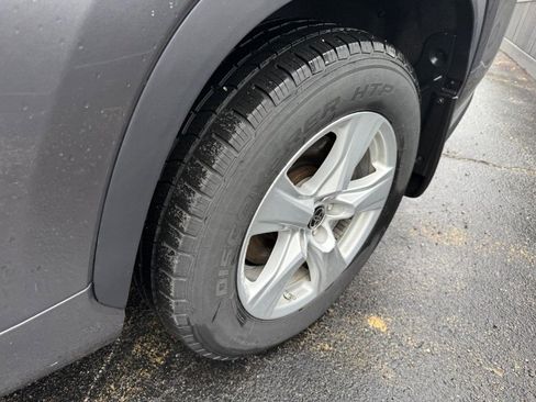 Used 2022 Toyota Highlander LE image 21