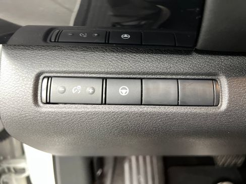 Used 2024 Nissan Pathfinder SV FWD image 47