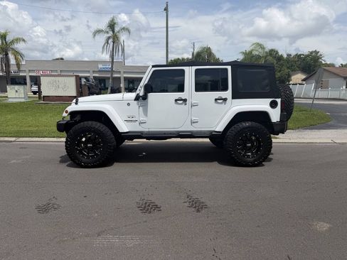 Used 2017 Jeep Wrangler Unlimited Sahara w/ Max Tow Package AWD/4WD image 7