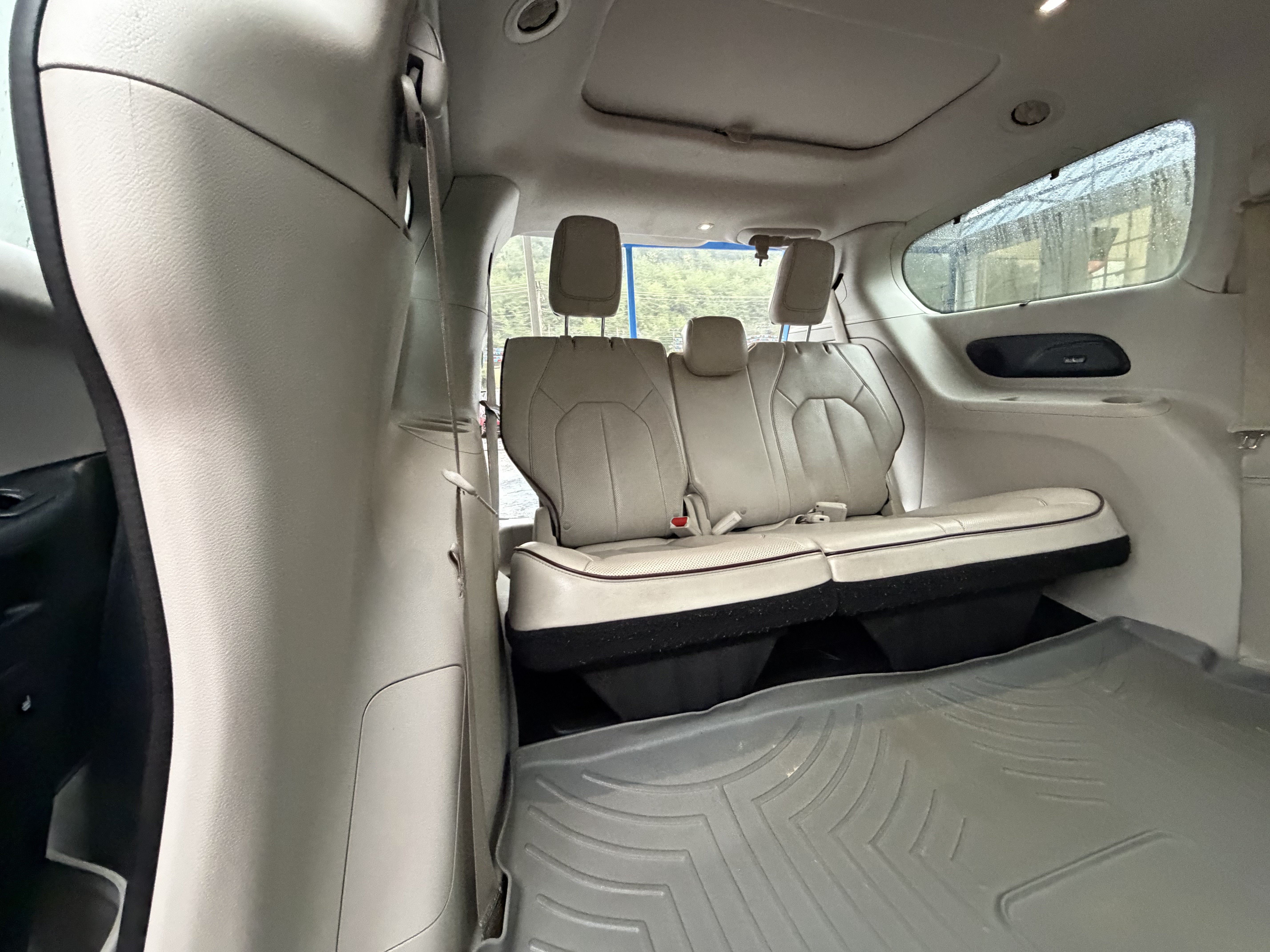 Used 2020 Chrysler Pacifica Limited FWD image 23