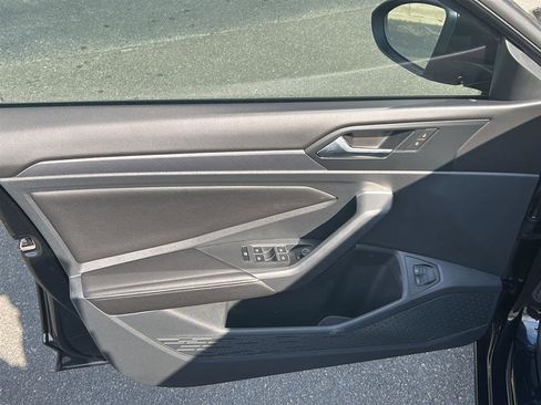 Certified 2023 Volkswagen Jetta SE w/ Panoramic Sunroof Package image 11