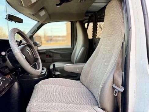 Used 2010 GMC Savana 1500 AWD image 11