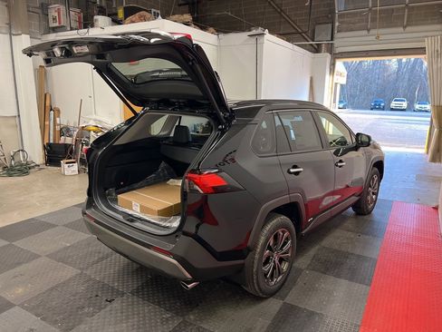New 2025 Toyota RAV4 Limited image 9
