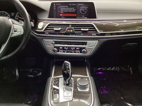 Used 2019 BMW 740i xDrive image 28