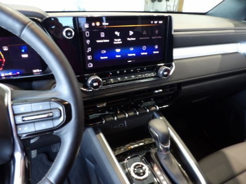 Used 2024 Chevrolet Colorado LT w/ LT Convenience Package III image 13