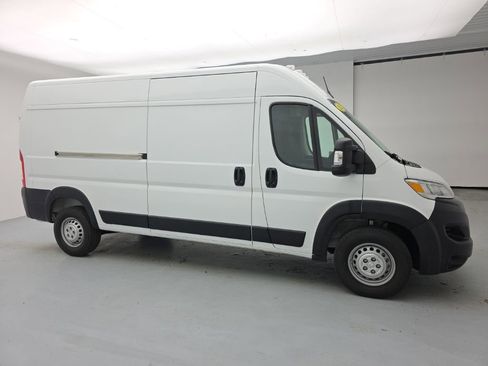 Used 2025 RAM ProMaster 2500 w/ Convenience Group FWD image 13