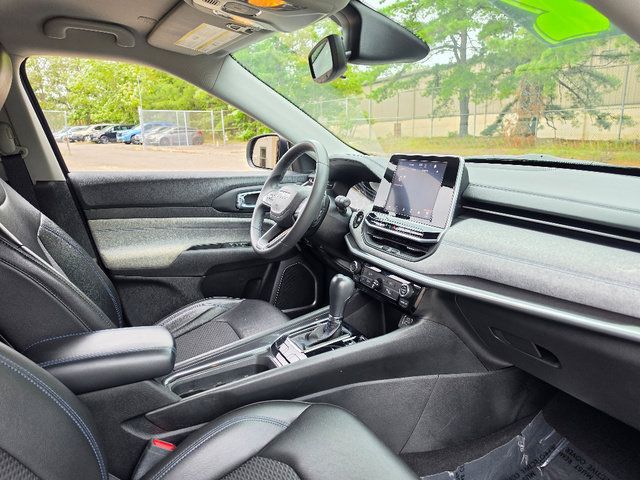 Used 2022 Jeep Compass Latitude FWD image 12